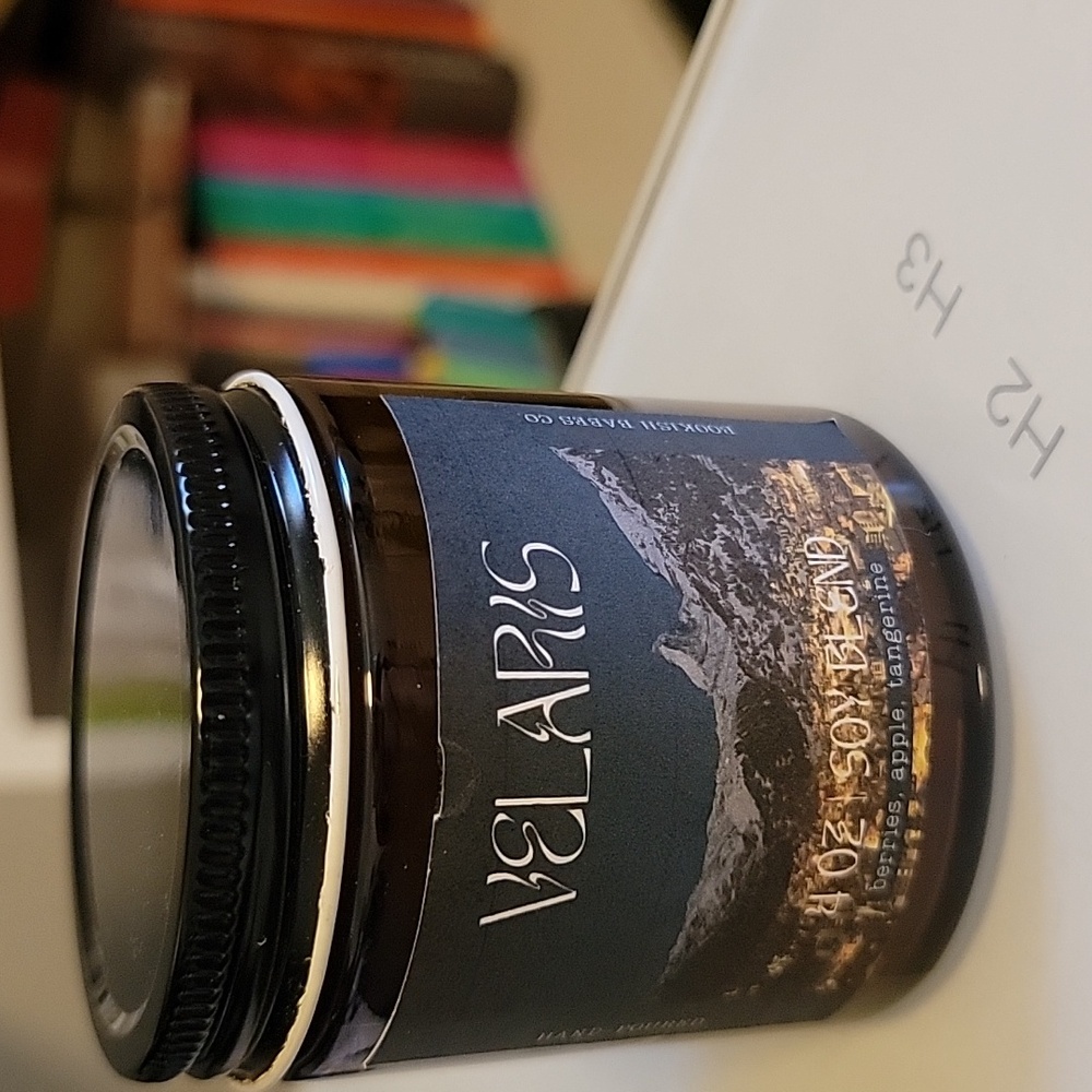 Velaris from ACOTAR Brand New 4oz Soy Blend Candle (berries, apple, tangerine)
